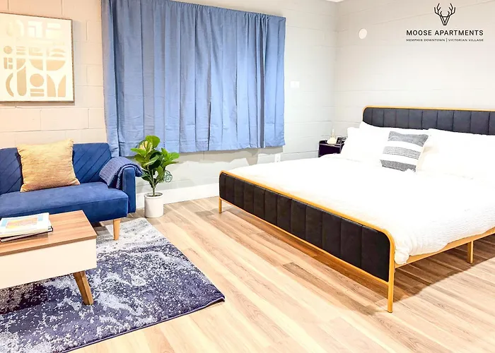 The Moose #9 - Brand New Luxe Modern Loft With Free Parking, King Bed & Fast Wifi