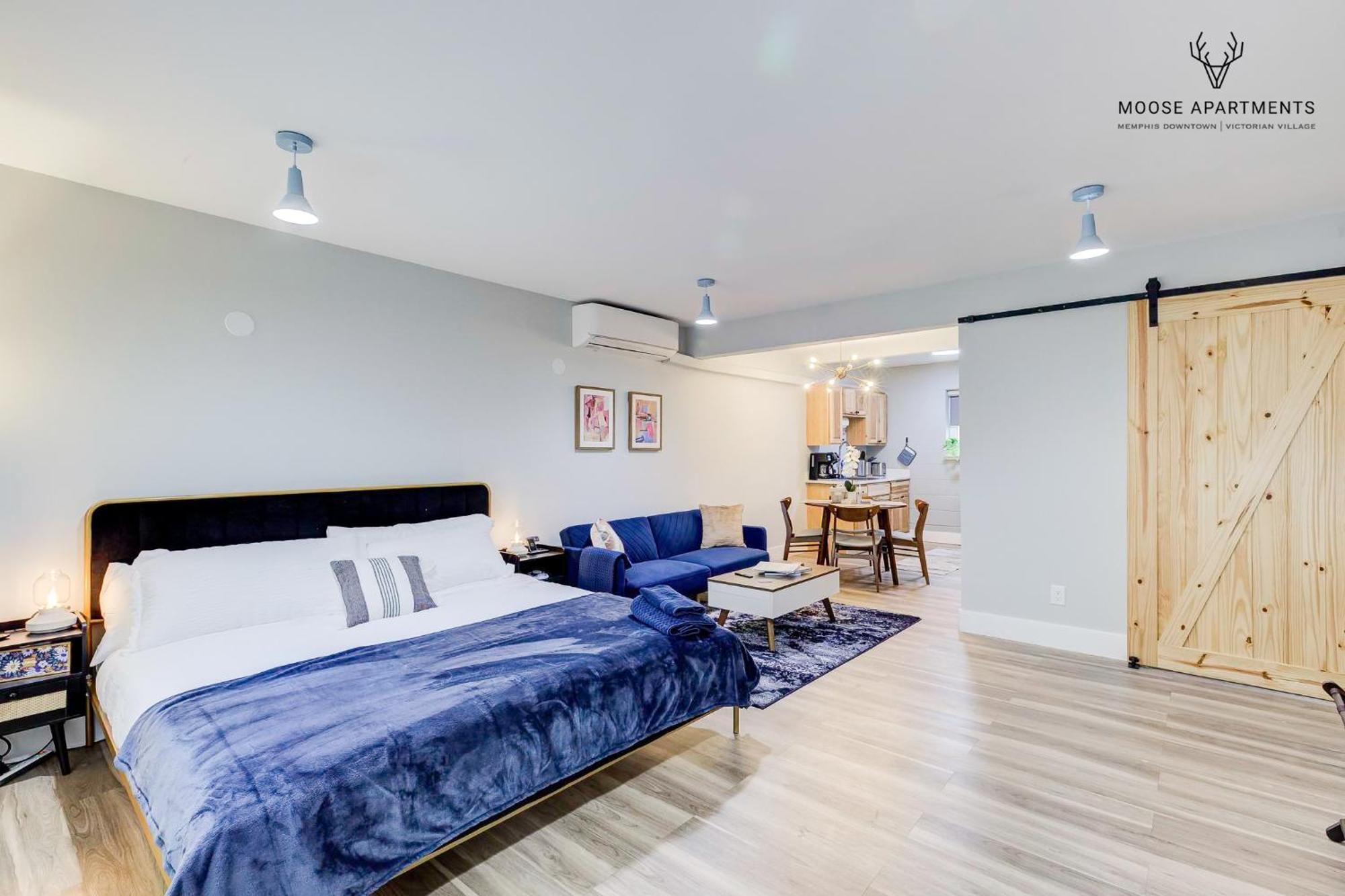 The Moose #9 - Brand New Luxe Modern Loft With Free Parking, King Bed & Fast Wifi
