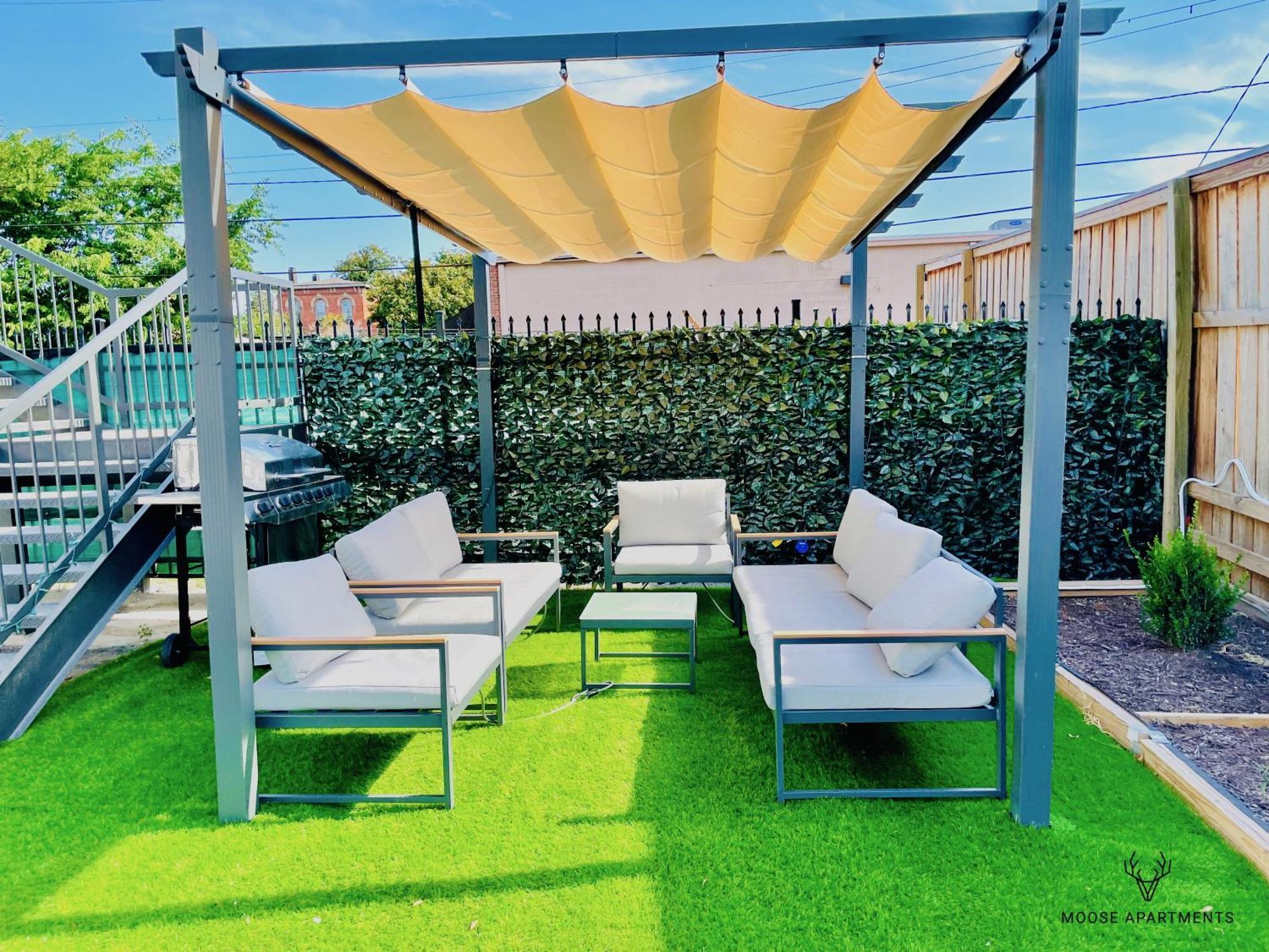 The Moose #9 - Brand New Luxe Modern Loft With Free Parking, King Bed & Fast Wifi Apartment