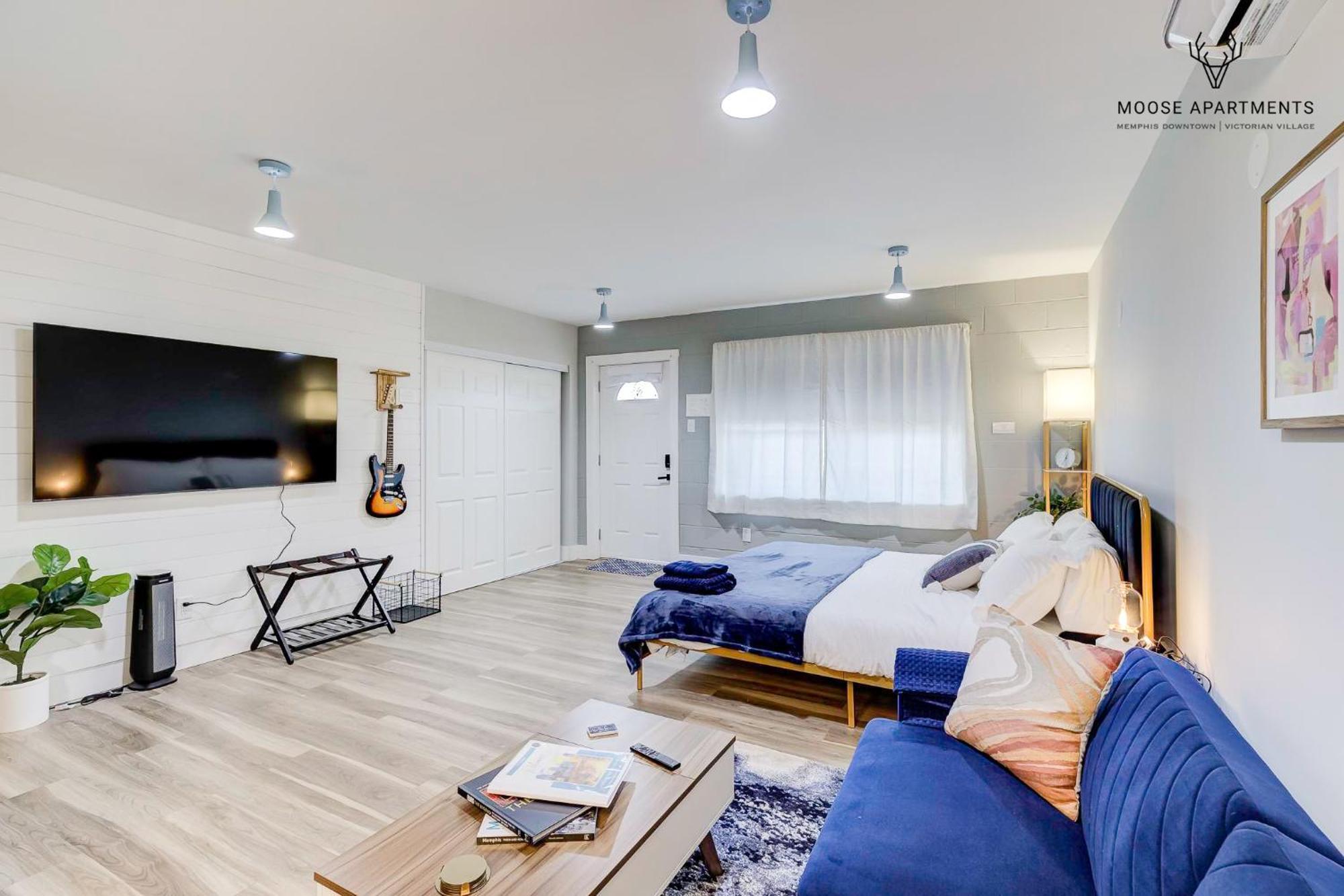 The Moose #9 - Brand New Luxe Modern Loft With Free Parking, King Bed & Fast Wifi