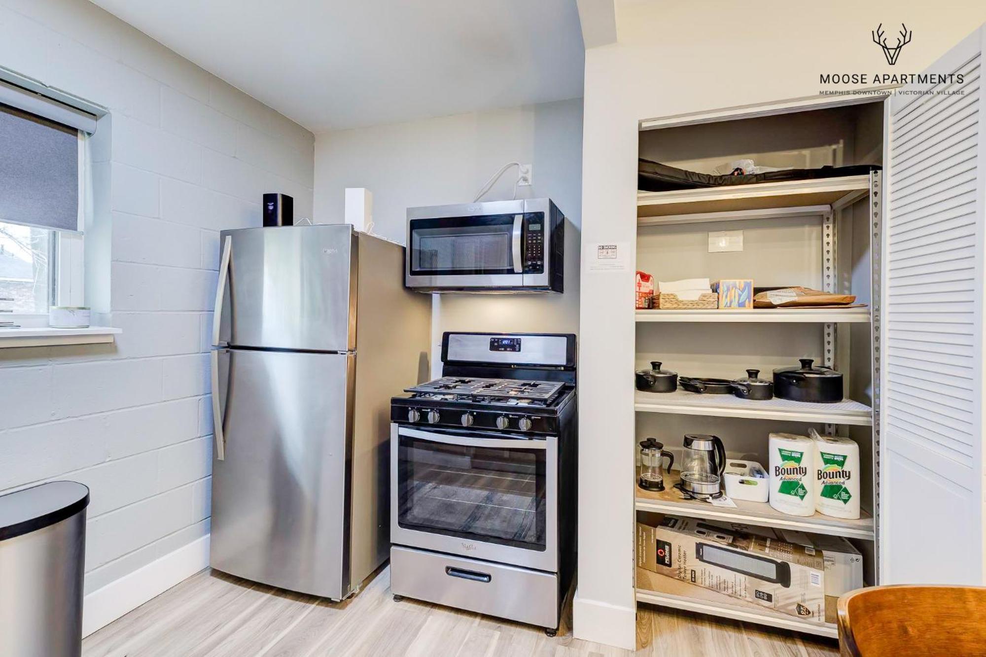 The Moose #9 - Brand New Luxe Modern Loft With Free Parking, King Bed & Fast Wifi Memphis